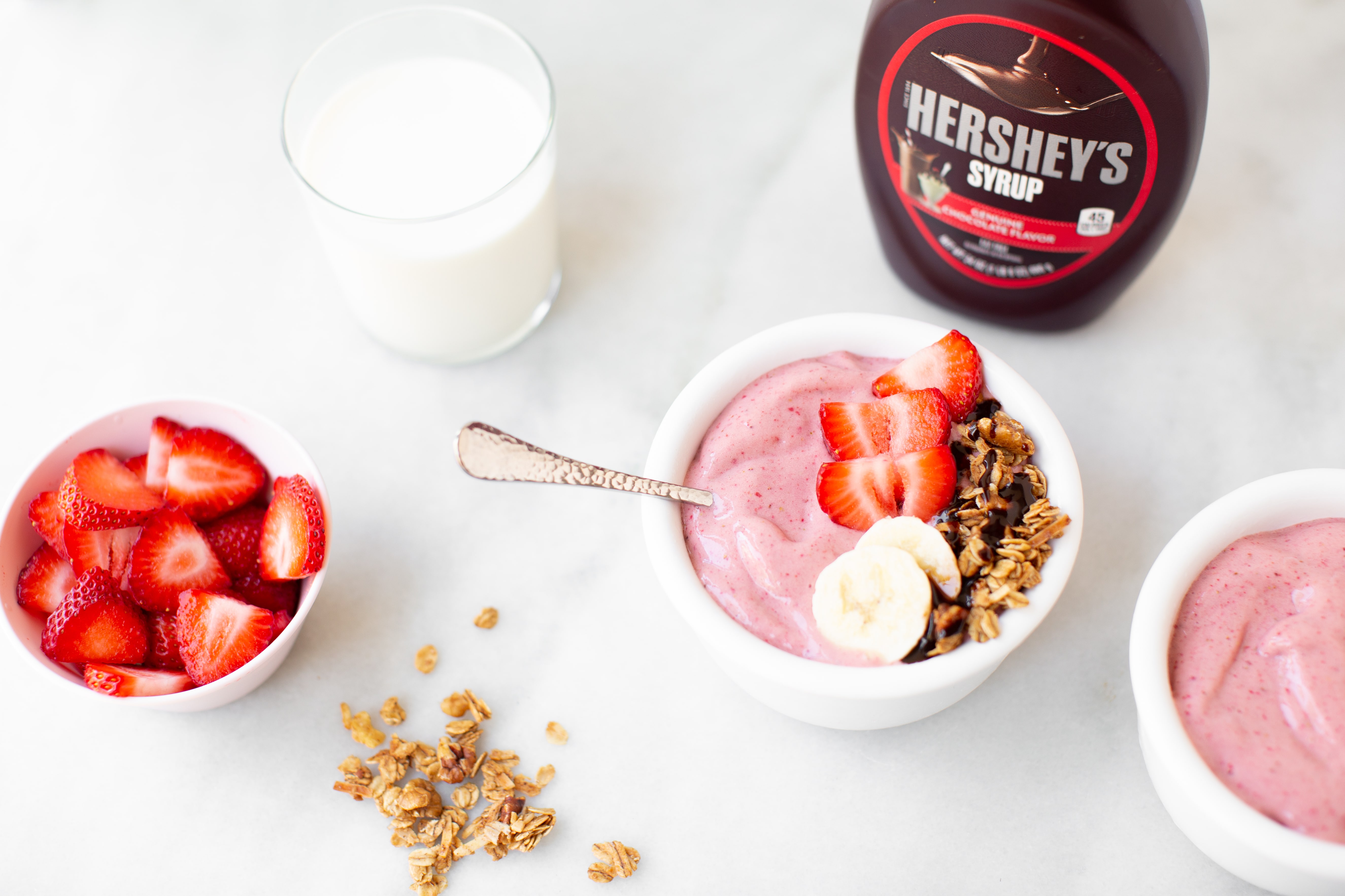 Hershey’s Strawberry Banana Smoothie Bowl